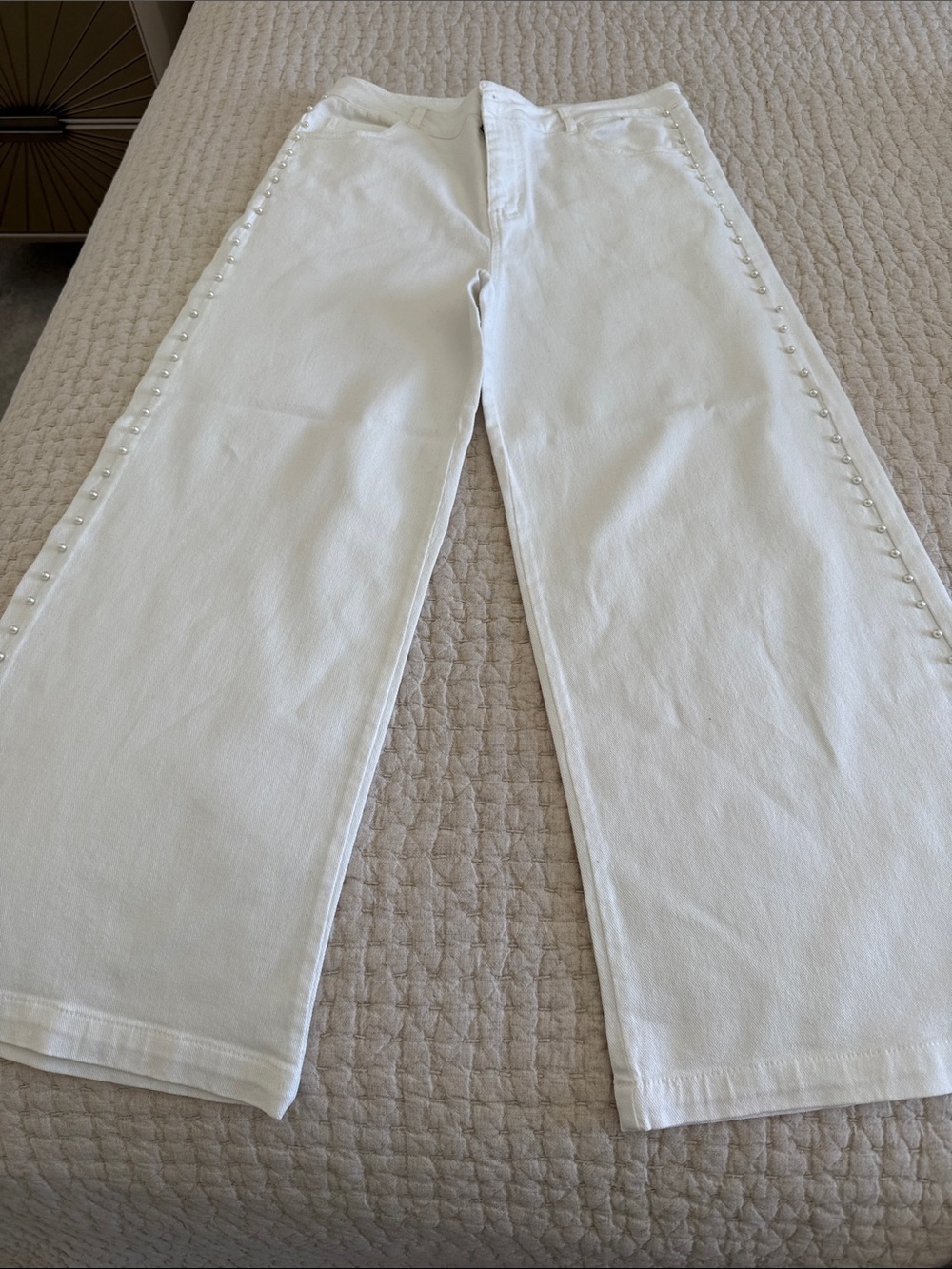 entro White Wide-Leg Jeans with Side Pearl Studs